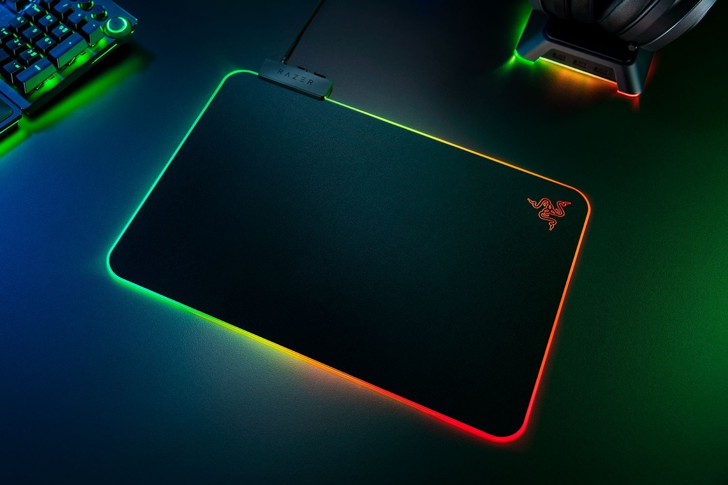 Коврик razer. Коврик Razer Firefly v2. Коврик для мыши Razer Firefly v2. РГБ коврик Разер. Коврик Razer RGB.