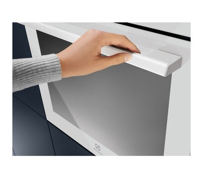 Зображення 3 Духова шафа Electrolux EOE8P39WV