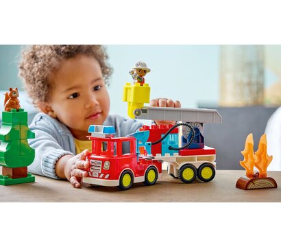 Зображення 5 Конструктор Lego Duplo Town Пожарная машина со шлангом и пожарным (10473)