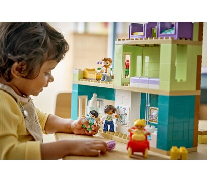 Зображення 6 Конструктор Lego Duplo Town Современный семейный дом с фигурками (10470)