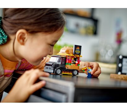 Зображення 2 Конструктор Lego City Грузовик с гамбургерами (60404)