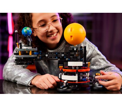 Зображення 3 Конструктор Lego Technic Земля и Луна на орбите (42179)