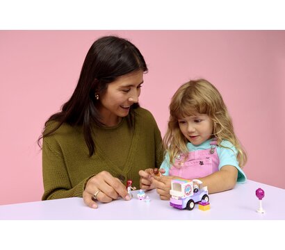 Зображення 6 Конструктор Lego Friends Автомобиль для доставки тортов (42675)