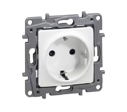 Зображення 2 Розетка Legrand Etika 2К+3 White — 672222 із заземленням