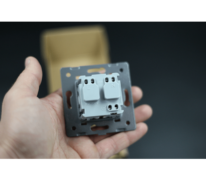 Зображення 3 Розетка Livolo VL-C7C1EU-11 White glass з шторками