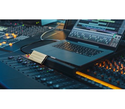 Изображение 9 SSD диск Samsung T7 Shield 2TB 2.5 USB Beige — MU-PE2T0K/EU